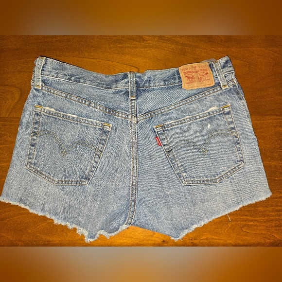 Levi's 501 Women's Shorts Sz 28 - Picture 3 of 6